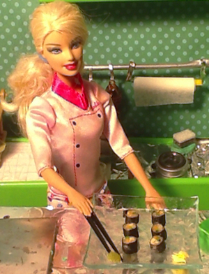 Anche Barbie è interessata a mangiare cucina giapponese autentica a Milano.